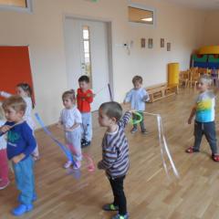 Dzieci na zajęciach ruchowo- tanecznych Zumba.