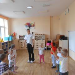 Zabawa ruchowa na zajęciach Zumba