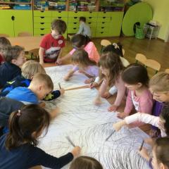 Tworzymy pracę plastyczną metodą „Edukacja przez ruch”