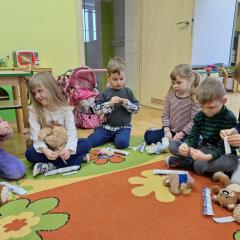 uczymy się przyklejać plasterki