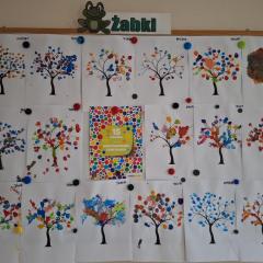 jesienne kolorowe drzewa