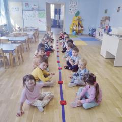 Zabawa ćwicząca refleks i świadomość ciała