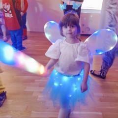 Dziewczynka w stroju karnawałowym