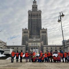 Dzieci przed Pałacem Kultury i Nauki