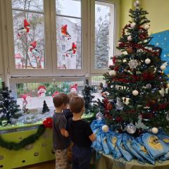 Mikołaj nam zostawił prezenty pod choinką