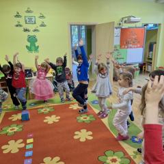   zadanie - stanie na jednej nodze