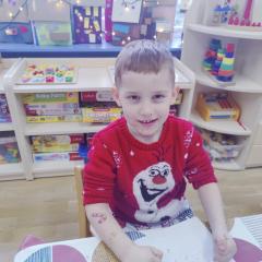 Chłopiec zjadł pierniczki