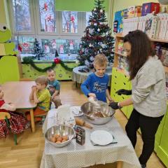 robimy ciasto na pierniczki