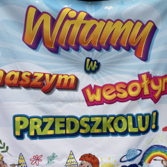  Napis przy naszym stanowisku podczas pikniku - witamy w naszym wesołym przedszkolu