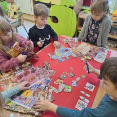   wycinamy i przyklejamy produkty spożywcze wycięte z gazetek