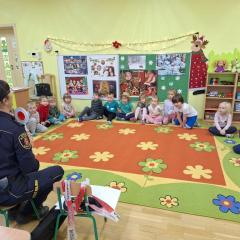 uważnie słuchamy na temat zawodu strażnika miejskiego