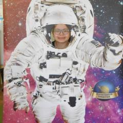 Dziewczynka jako astronautka