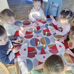 Robimy Mikołaje z papierowych talerzyków