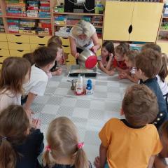   Wylewamy na przygotowaną blaszkę