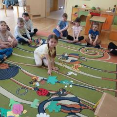 Słuchanie zagadek i wskazywanie ich rozwiązania