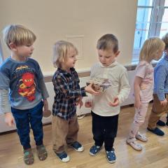 Jedna z zabaw przed przyjściem Mikołaja