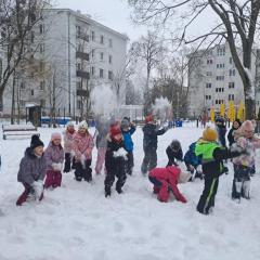 zabawy na śniegu
