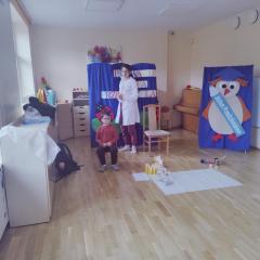 Chłopiec w czasie doświadczenia