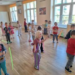 tańczymy z szarfami