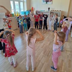 uczymy się ruchów tanecznych